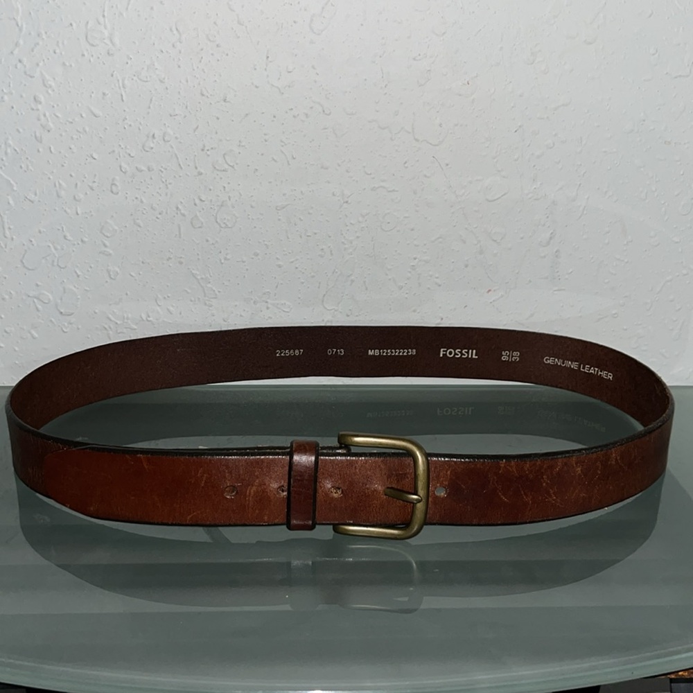 Men’s Fossil Leather belt gold hardware